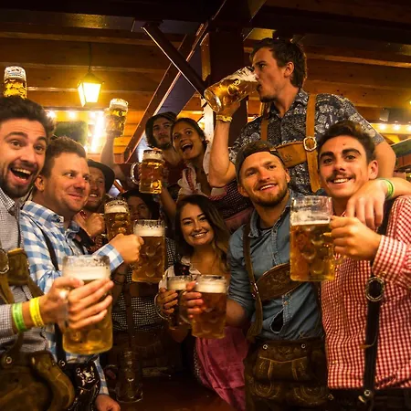 Oktoberfest Glamping München